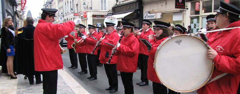 Cliquez sur cette photo pour accéder directement au site Internet de la Société Musicale de Sully-sur-Loire.
